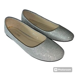 Lucita slip-ons woman's size 8 silver